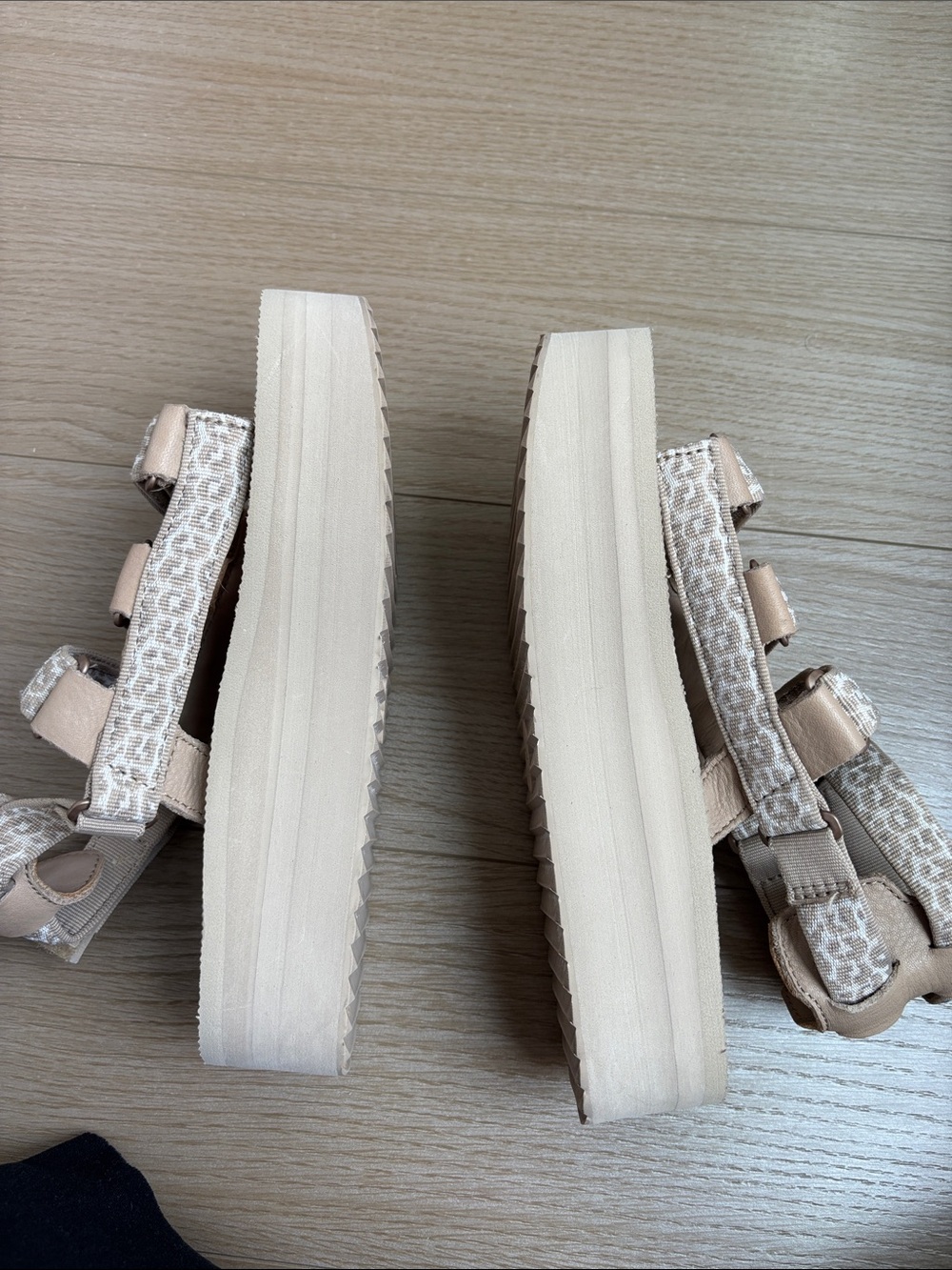 Women's Teva Mevia Flatform Strappy Sandal - Picture 5 of 12